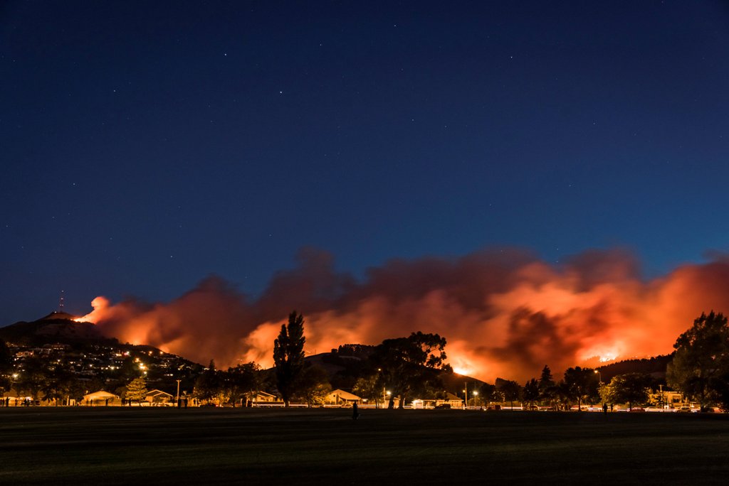 Wildfires threaten a suburb of Christchurch on New Zealand's South Island taken after sunset, February 15, 2017. Picture taken February 15, 2017. REUTERS/Mark Hannah 