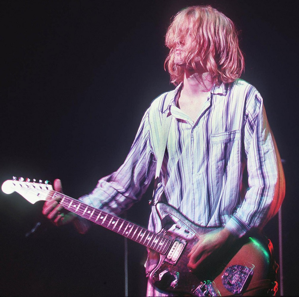 (FILES) This photo taken 19 February 1992 shows Kurt Cobain, lead singer for the US grunge rockers Nirvana, performing at the Nakano Sun Plaza in Tokyo during their 1992 Asian-Pacific tour. AFP / Richard A. Brooks
