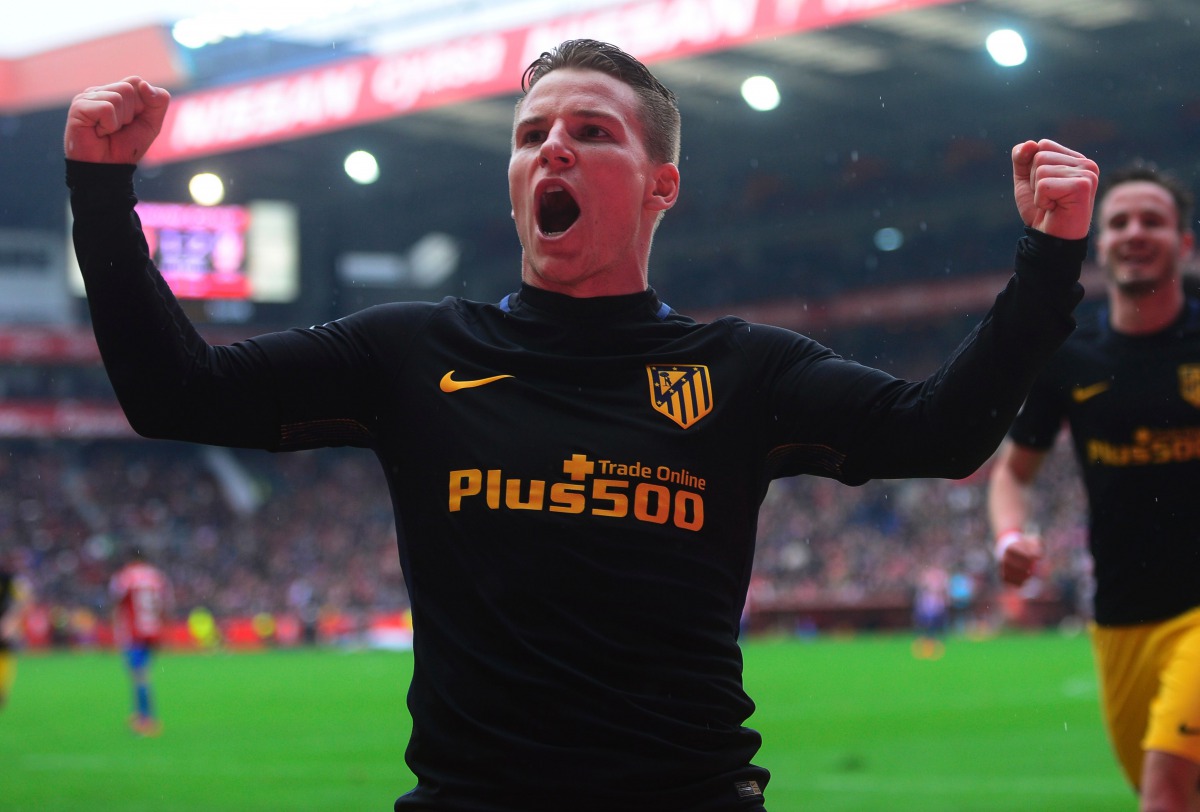 Atletico Madrid's French forward Kevin Gameiro celebrates after scoring a goal during the Spanish league football match Real Sporting de Gijon vs Club Atletico de Madrid at El Molinon stadium in Gijon on February 18, 2017. (AFP / MIGUEL RIOPA)