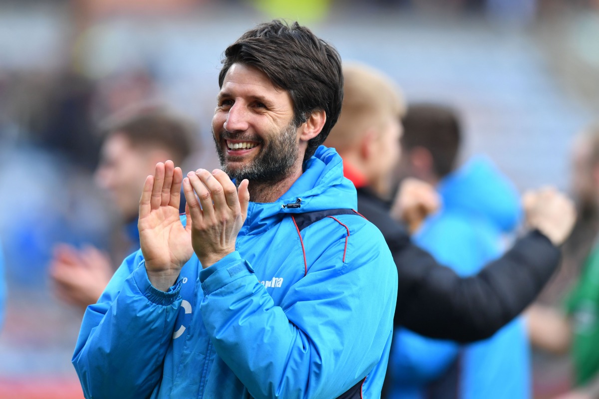 Lincoln City's English manager Danny Cowley reacts after winning the English FA Cup fifth round football match between Lincoln City and Burnley at Turf moor stadium in Burnley, northwest England, on February 18, 2017. (AFP / Anthony Devlin)