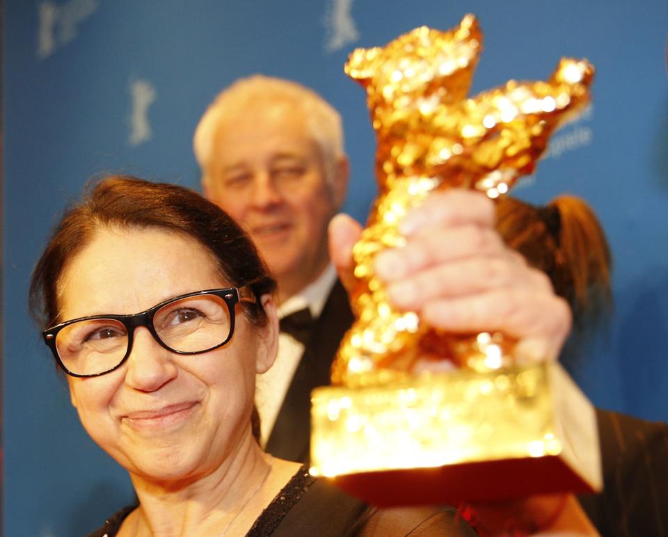 Director Ildiko Enyedi receives the Golden Bear for Best Film On Body and Soul (REUTERS) 
