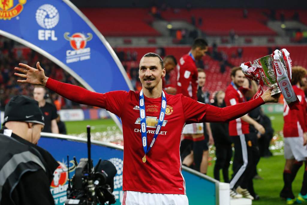  Manchester United's Swedish striker Zlatan Ibrahimovic celebrates with the trophy on the pitch after their victory in the English League Cup final football match between Manchester United and Southampton at Wembley stadium in north London on February 26,