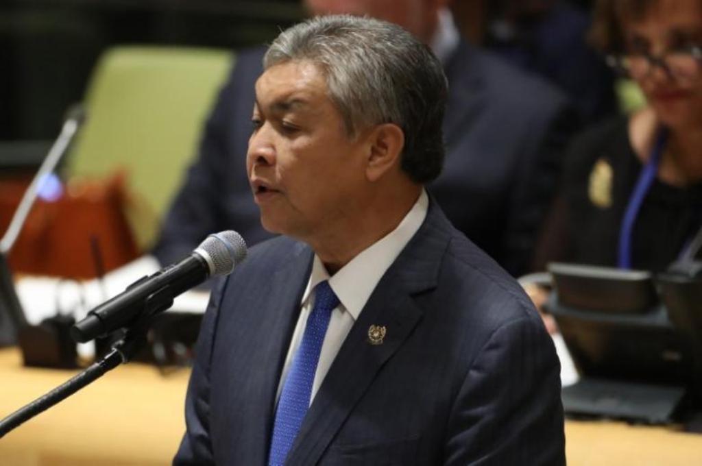 Deputy Prime Minister Ahmad Zahid Hamidi of Malaysia speaks during a high-level meeting on addressing large movements of refugees and migrants at the United Nations General Assembly in Manhattan, New York, U.S. September 19, 2016. REUTERS/Carlo Allegri.