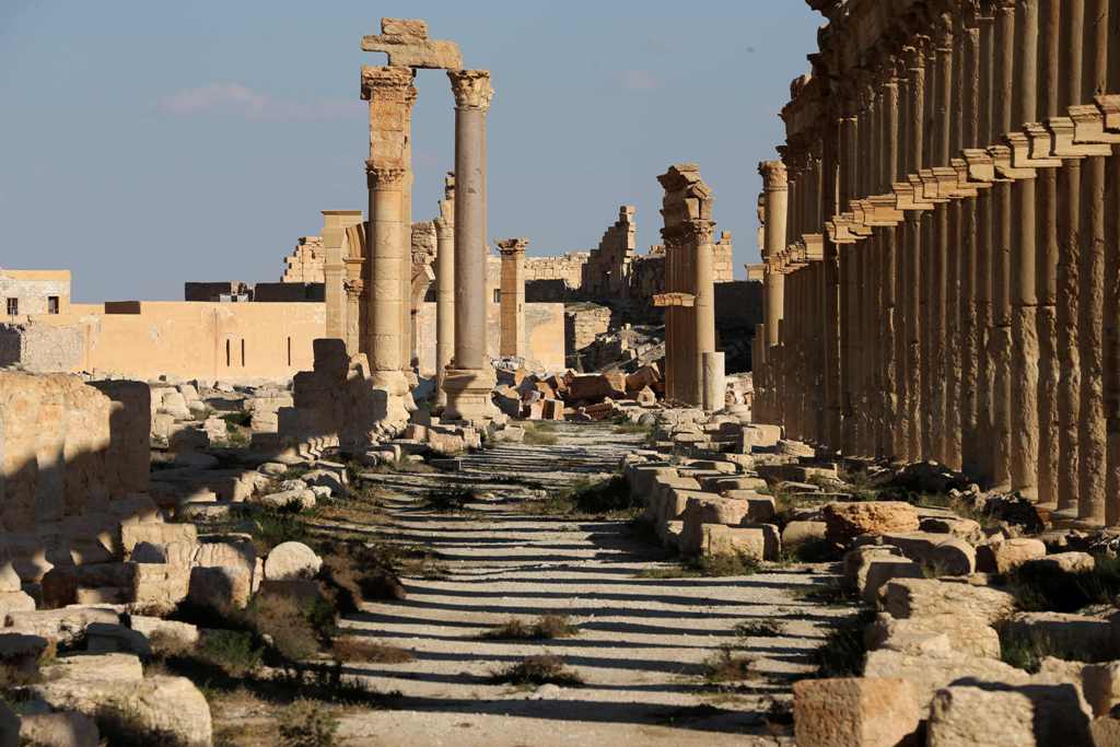 (FILES) This file photo taken on March 31, 2016 shows the remains of the destroyed Arc du Triomphe lie at the end of the the Great Colonnade in the ancient city of Palmyra in central Syria.  AFP / JOSEPH EID
