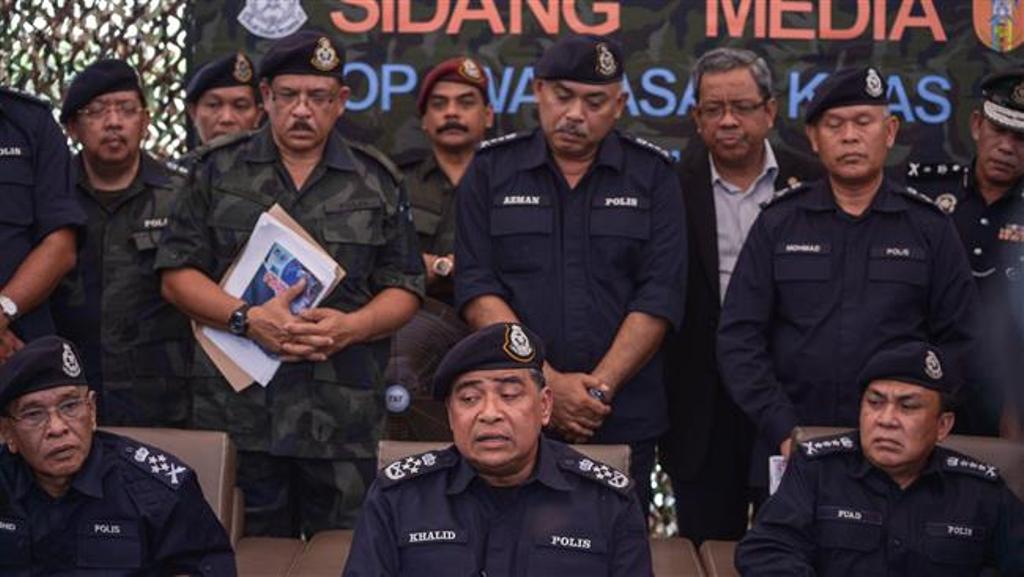Malaysian national police chief Khalid Abu Bakar (C) speaks during a press conference. (AFP file photo).