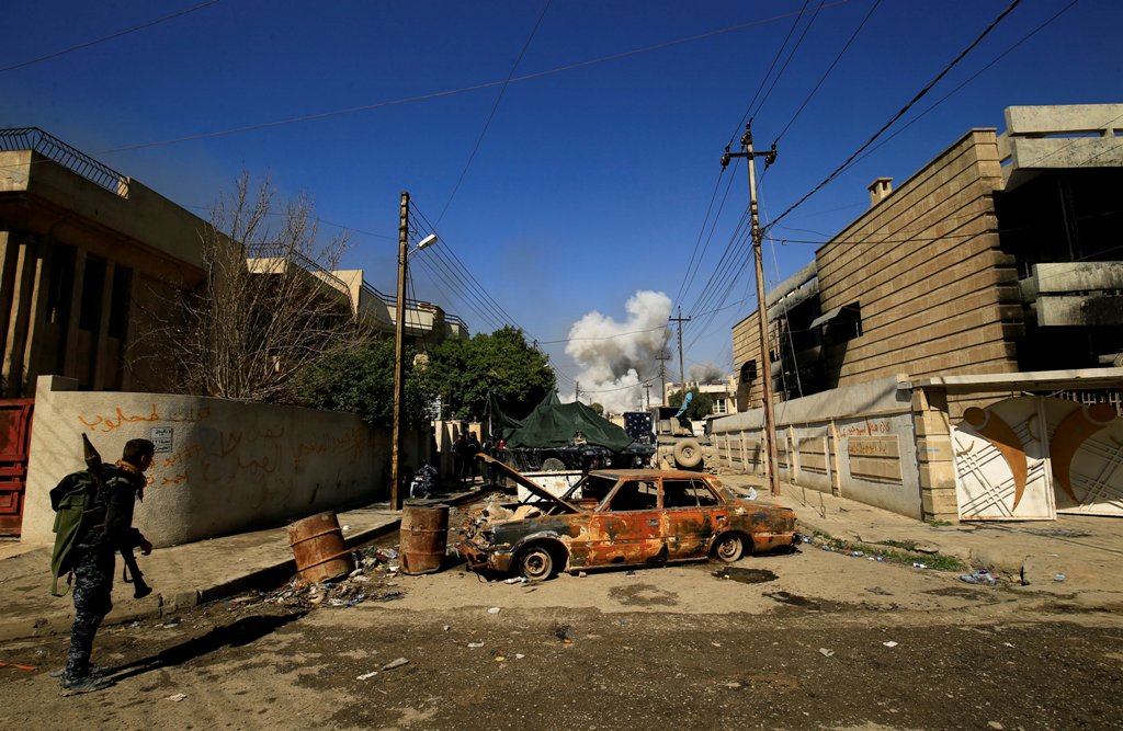 Smoke rises from a car bomb that exploded during a battle with Islamic State militants in Mosul, Iraq, March 6, 2017. REUTERS/Thaier Al-Sudani
