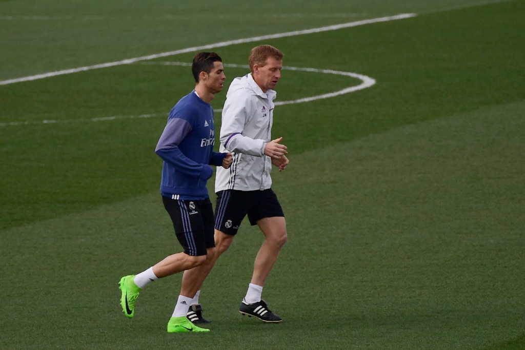 Real Madrid's Portuguese forward Cristiano Ronaldo (L) jogs with a teammate during a training session at Valdebebas Sport City in Madrid on March 3, 2017 on the eve of their Liga football match against Eibar. / AFP / PIERRE-PHILIPPE MARCOU
