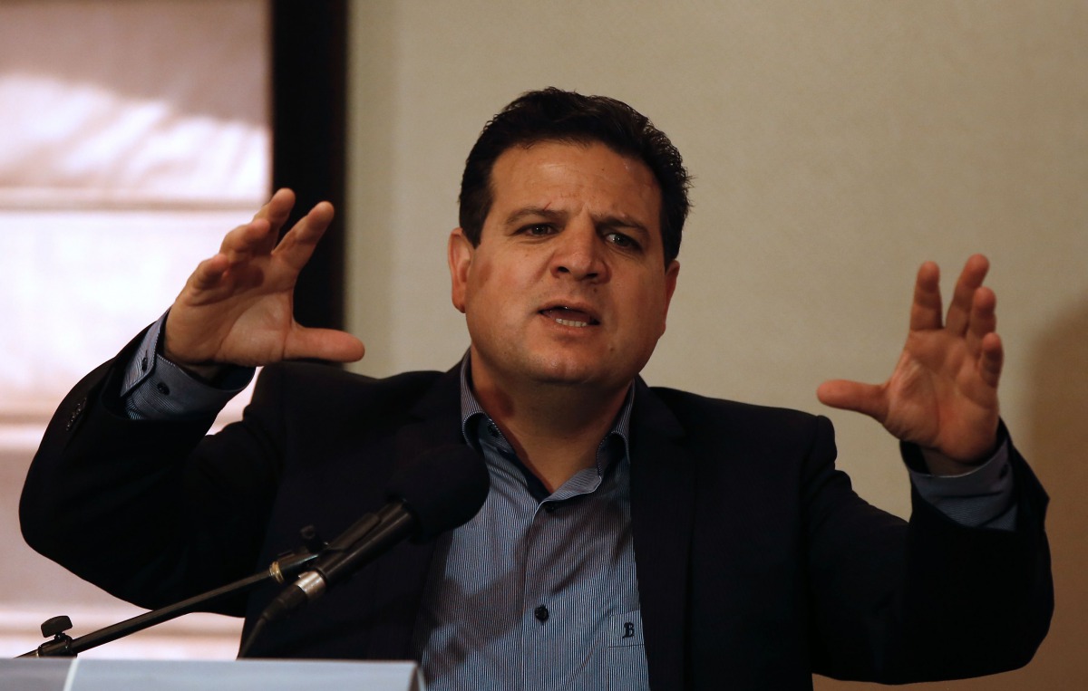 The head of Israel's Arab parliamentary bloc, Ayman Odeh, speaks during a meeting with the Foreign Press Association at the King David Hotel in Jerusalem on March 6, 2017.  AFP / Ahmad Gharabli
