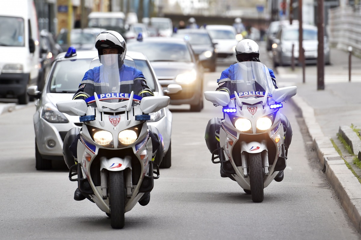 A police convoy of cars transporting two suspects in the murder of the French Troadec family, arrives at the Nantes courthouse on March 6, 2017, for the suspects to be presented before an investigating judge. The brother-in-law of a Frenchman who went mis