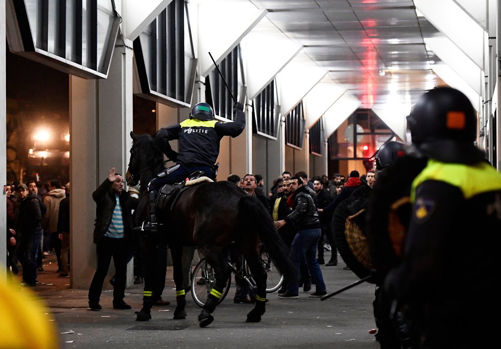 Riot police clash with demonstrators in the streets near the Turkish consulate in Rotterdam, Netherlands March 12, 2017. REUTERS/Dylan Martinez
