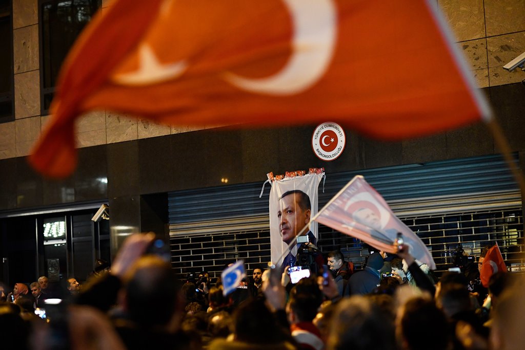 Demonstrators gather ahead of clashes with riot police outside the Turkish consulate in Rotterdam, Netherlands March 11, 2017. REUTERS/Dylan Martinez
