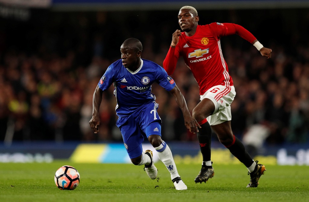 Manchester United's Paul Pogba in action with Chelsea's N'Golo Kante. Reuters / John Sibley Livepic  
