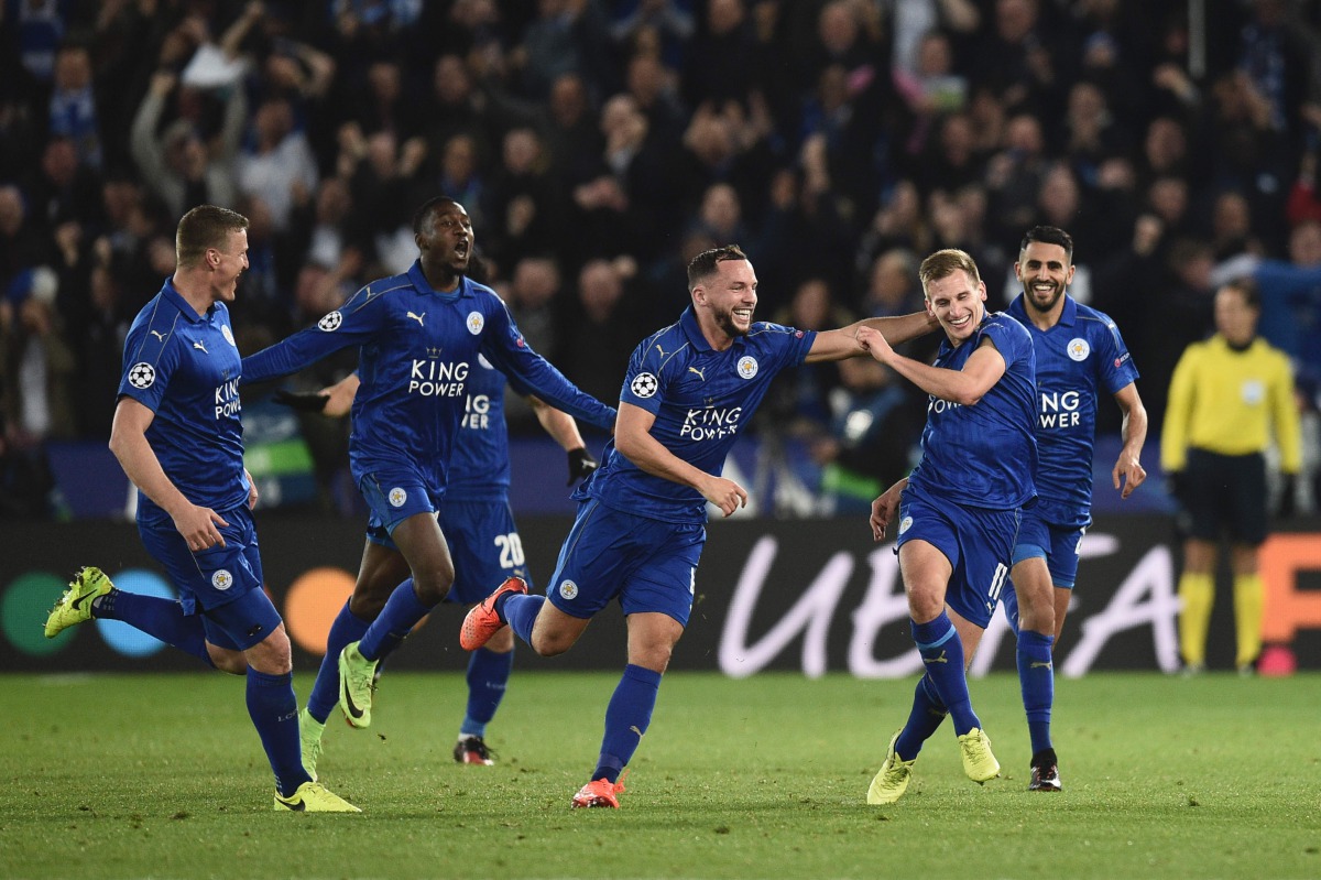 Leicester City's English midfielder Marc Albrighton (2R) celebrates scoring their second goal with teammate Leicester City's English midfielder Danny Drinkwater (3R) and Leicester City's Algerian midfielder Riyad Mahrez (R) during the UEFA Champions Leagu