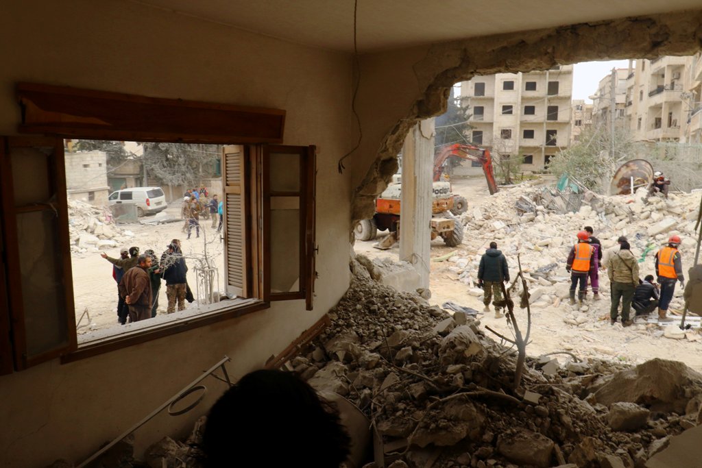 Civil Defence members and civilians remove rubble in a damaged site after an airstrike on Idlib city, Syria March 15, 2017. REUTERS/Ammar Abdullah

