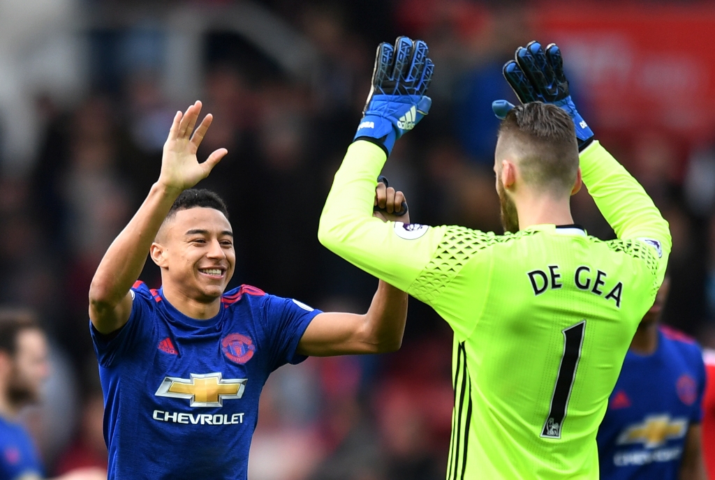 Manchester United's Jesse Lingard celebrates after the game with David De Gea. Reuters / Anthony Devlin
