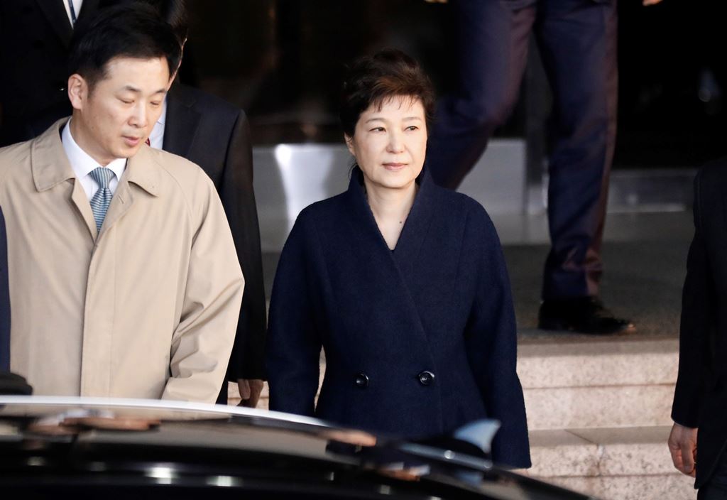 South Korea's ousted leader Park Geun-hye leaves a prosecutor's office in Seoul on March 21, 2017. AFP / POOL / KIM Hong-Ji