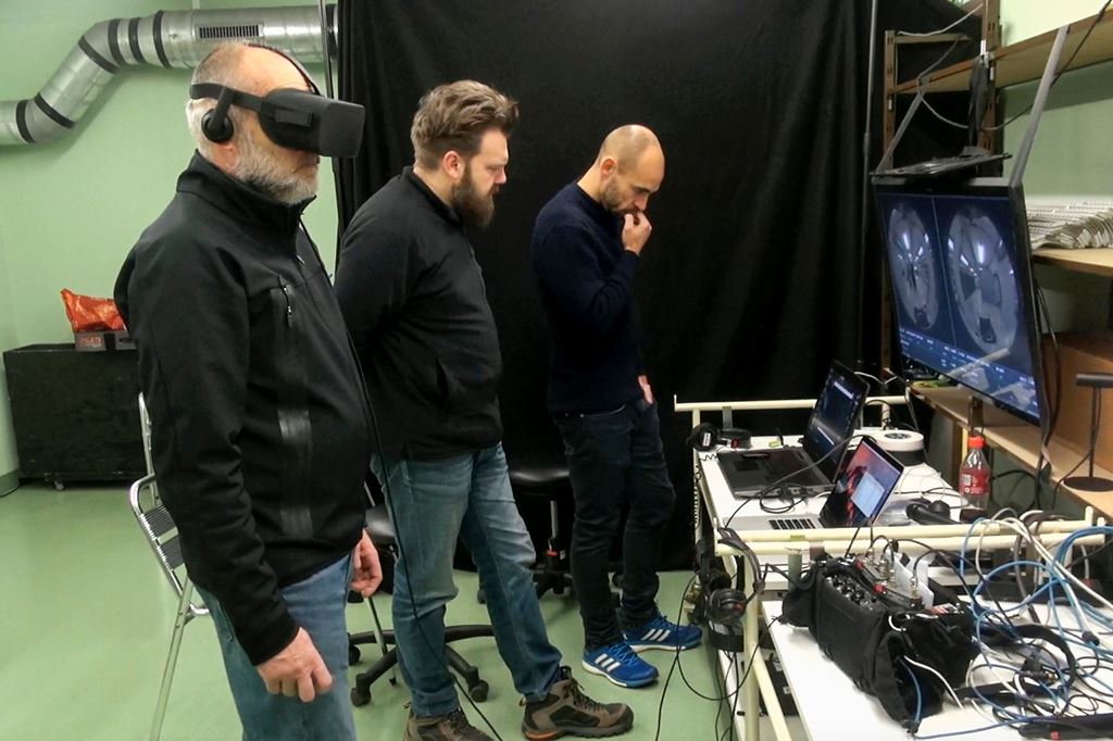 This handout photo released on March 21, 2017 by Doctors Without Borders (Medecins sans Frontieres - MSF) shows a TV grab of the production of a virtual reality film on the attacks of a hospital, created by MSF. AFP PHOTO / Medecins sans Frontieres