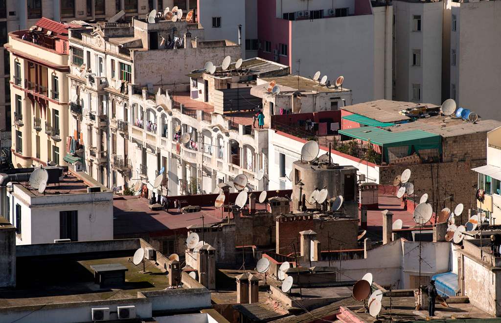 A picture taken on February 15, 2016 shows the rooftops of old buldings in central Casablanca where poor locals have built shanty homes. AFP / FADEL SENNA