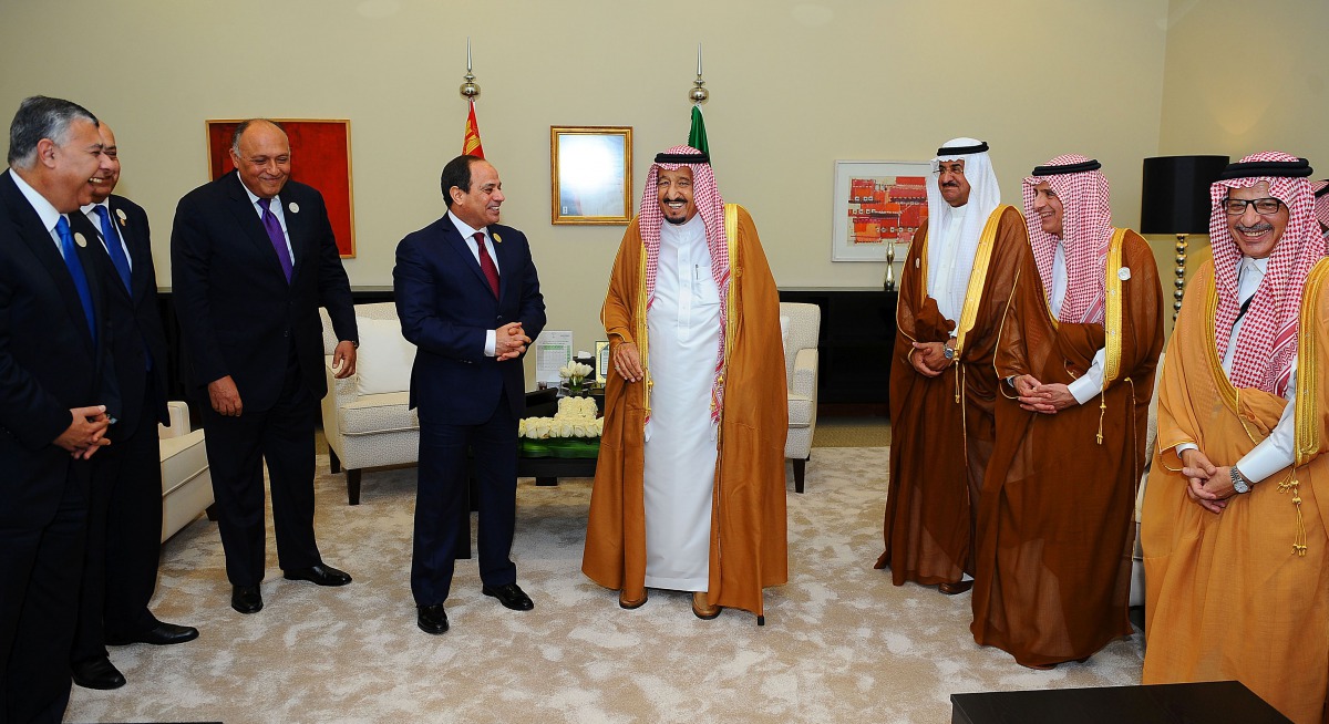 A handout picture released by the Egyptian Presidency shows Egypt's President Abdel Fattah al-Sisi (C-L) meeting with Saudi Arabia's King Salman bin Abdulaziz al-Saud (C-R) on the sidelines of the Arab League summit in the Jordanian Dead Sea resort of Swe