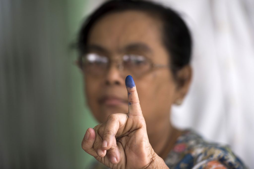 A woman shows her finger, which was inked after she cast her vote in a by-election, in a polling station in Dagon Seikkan township, eastern Yangon on April 1, 2017.  AFP / Ye Aung THU
