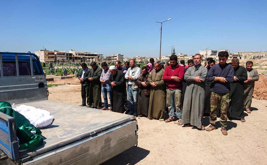 Syrians hold funeral prayers before they bury the bodies of victims of a a suspected toxic gas attack in Khan Sheikhun, a nearby rebel-held town in Syria's northwestern Idlib province, on April 5, 2017. AFP / FADI AL-HALABI