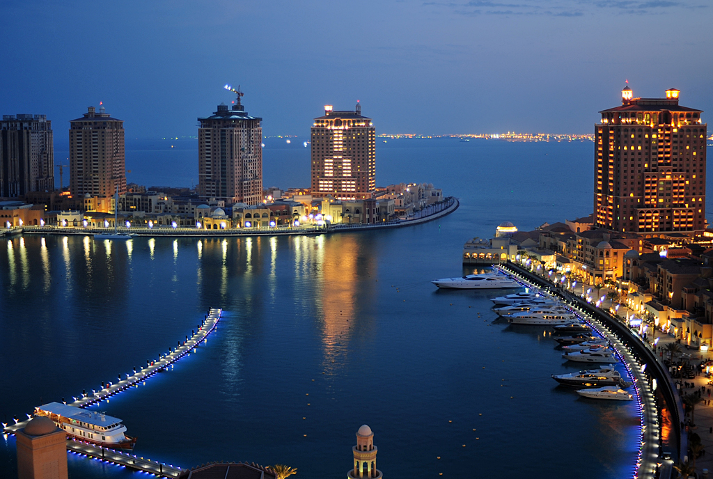 A view of Pearl Qatar at Dusk (Steven Byles from Singapore, Wikimedia Commons, CC BY-SA 2.0) 