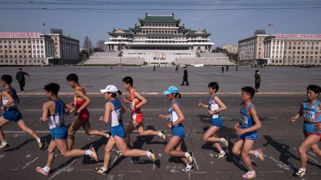 Competitors run through Kim Il-Sung square during the Pyongyang Marathon in central Pyongyang on Apr 9, 2017. (Photo: AFP/Ed Jones).