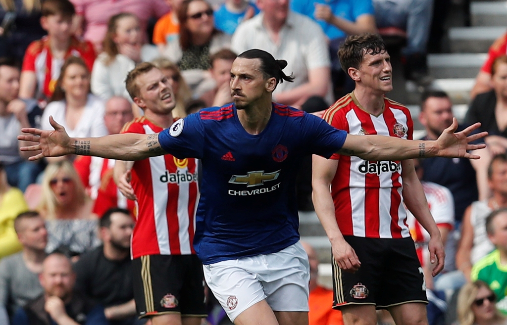 Manchester United's Zlatan Ibrahimovic celebrates scoring their first goal Reuters / Russell Cheyne  
