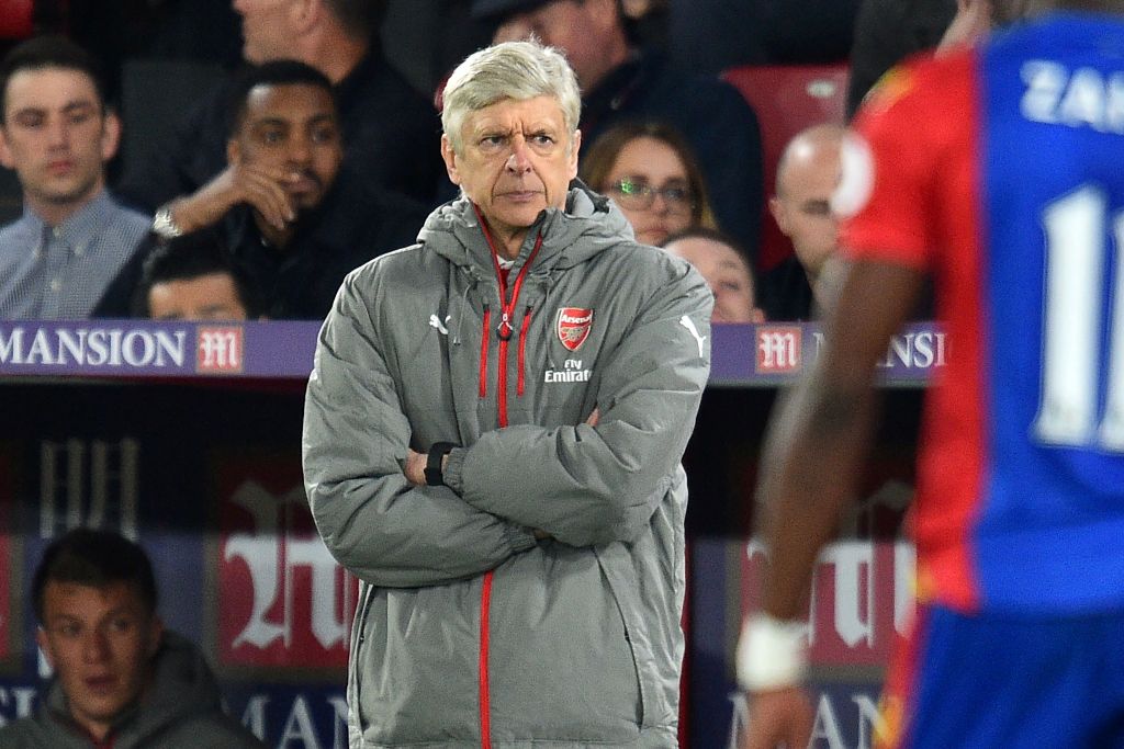 Arsenal's French manager Arsene Wenger gestures on the touchline during the English Premier League football match between Crystal Palace and Arsenal at Selhurst Park in south London on April 10, 2017.  AFP / Glyn KIRK 