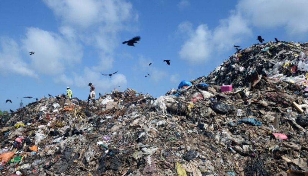 Roughly 800 tonnes of waste is added daily to the open dump in Kolonnawa, and the parliament in Sri Lanka has even been warned that the 23 million tonnes of rotting garbage poses a serious health hazard (AFP Photo/ISHARA S.KODIKARA).