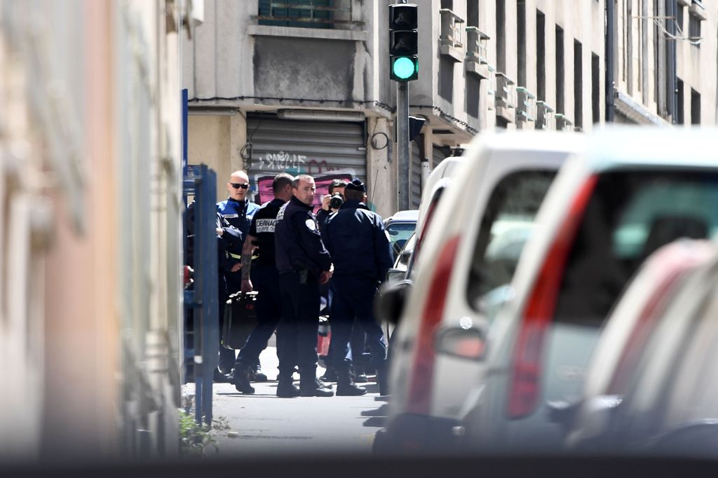 French policemen and demining experts are seen at the site of a police search on April 18, 2017 in the third district of Marseille, following the arrest of two men suspected of preparing an attack just days ahead of the first round of France's presidentia
