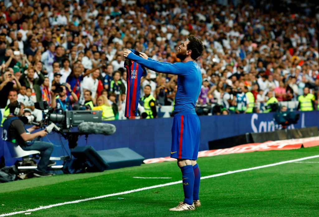 Barcelona's Argentinian forward Lionel Messi celebrates after scoring during the Spanish league Clasico football match Real Madrid CF vs FC Barcelona at the Santiago Bernabeu stadium in Madrid on April 23, 2017. / AFP / OSCAR DEL POZO
