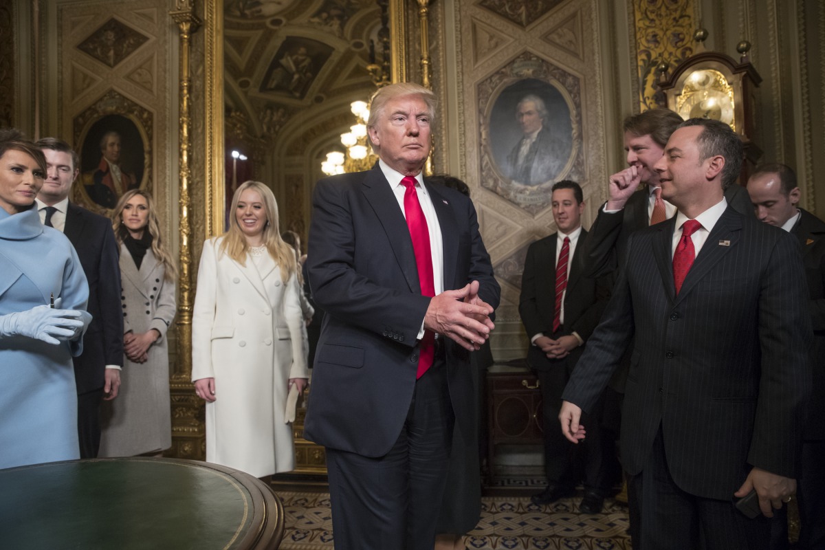 President Donald Trump with his staff at  White House on January 20, 2017 (J Scott Applewhite /Pool AP / Anadolu Agency) 