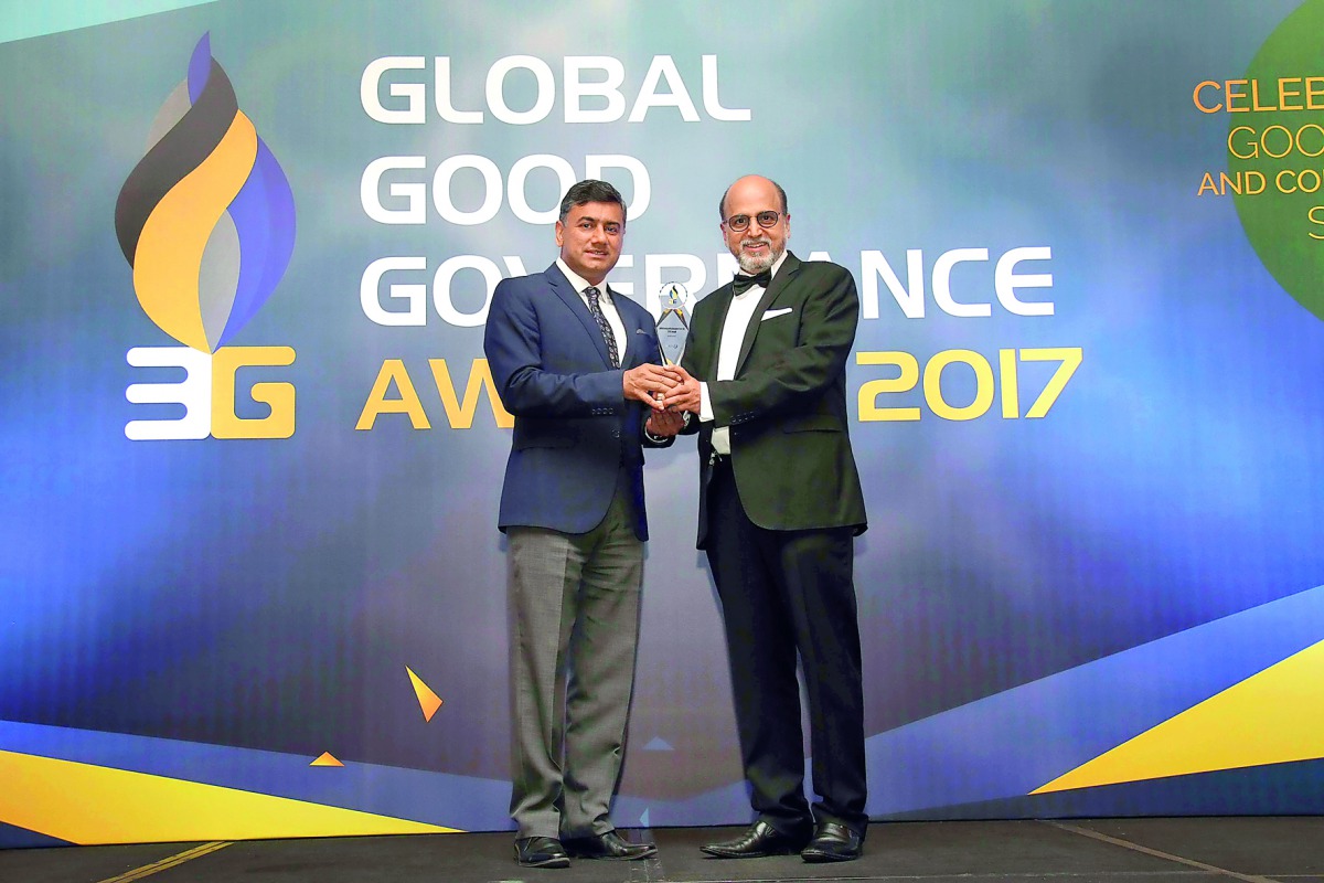 Dr R Seetharaman (right), Doha Bank CEO receiving the 3G award at the Fair month, The Palm, in Dubai.