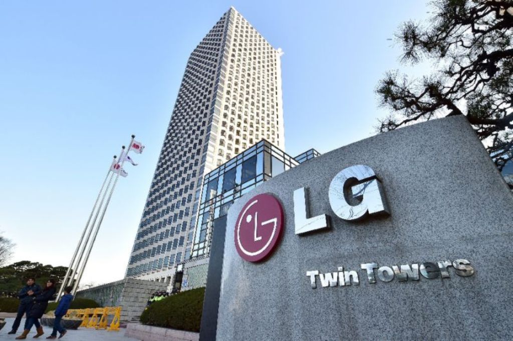 South Korean appliance giant LG Electronics saw net profits more than quadruple in the first quarter of 2017 (AFP Photo/Jung Yeon-Je).