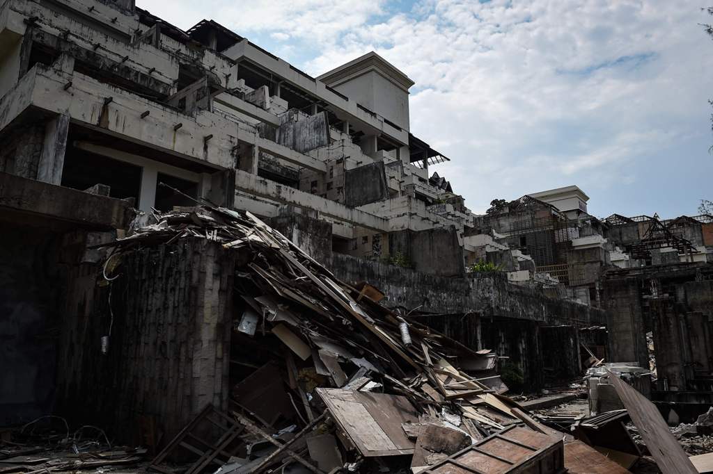 The abandoned building site, where Wuttisan Wongtalay hung his 11 month-old daughter Natalie before taking his own life whilst broadcasting live on Facebook, is seen in Phuket on April 27, 2017.   AFP / Lillian SUWANRUMPHA

