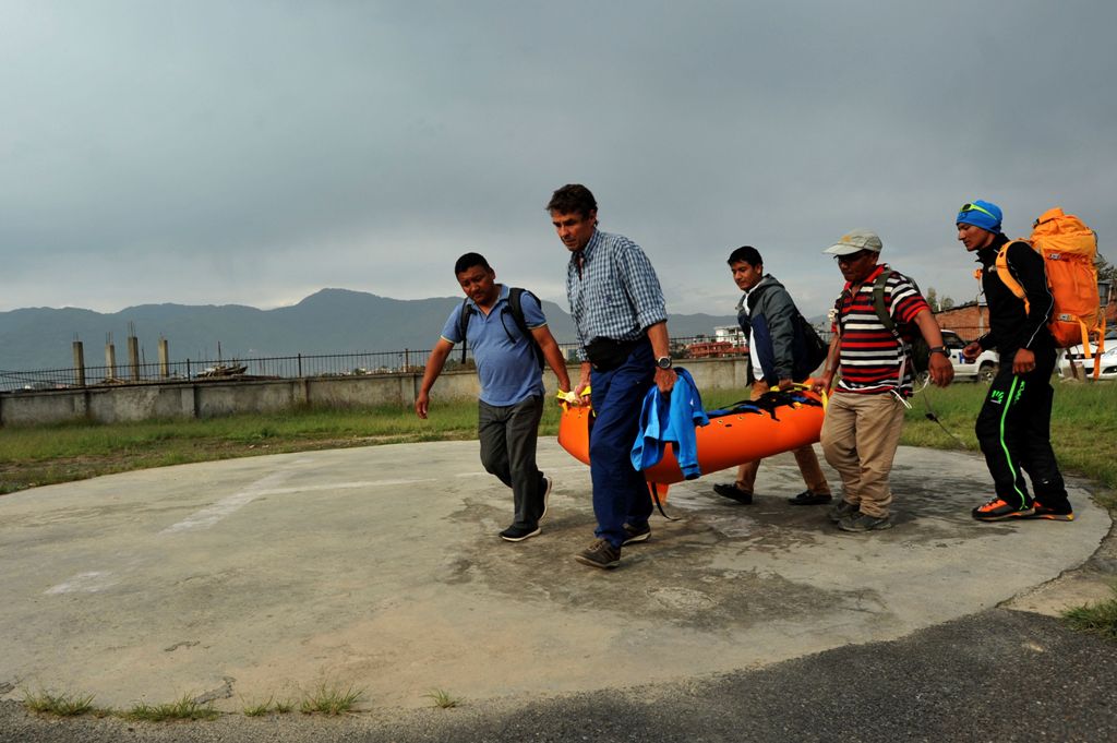 Nepalese volunteers and friends of Swiss climber Ueli Steck carry his body at a hospital in Kathmandu on April 30, 2017. Swiss climber Ueli Steck, one of the most feted mountaineers of his generation and famed for his speed ascents of iconic Alpine routes
