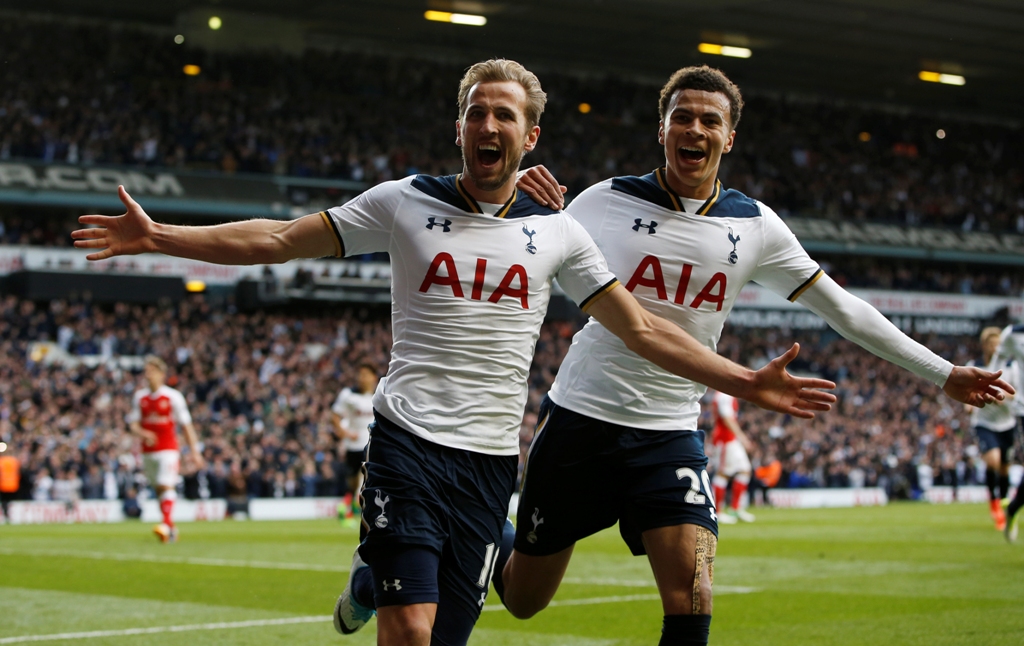 Tottenham's Harry Kane celebrates scoring their second goal with Dele Alli. Reuters / Paul Childs
