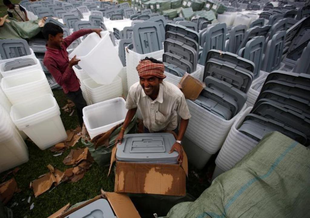 Men unload ballot boxes for the upcoming local election of municipalities and villages representatives at the election commission in Kathmandu, Nepal April 23, 2017. REUTERS/Navesh Chitrakar/Files.