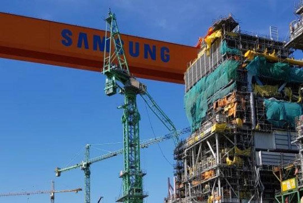 A damaged crane is seen at a Samsung Heavy Industries shipyard in Geoje, South Korea May 1, 2017. (Yonhap via REUTERS / MANILA BULLETIN).