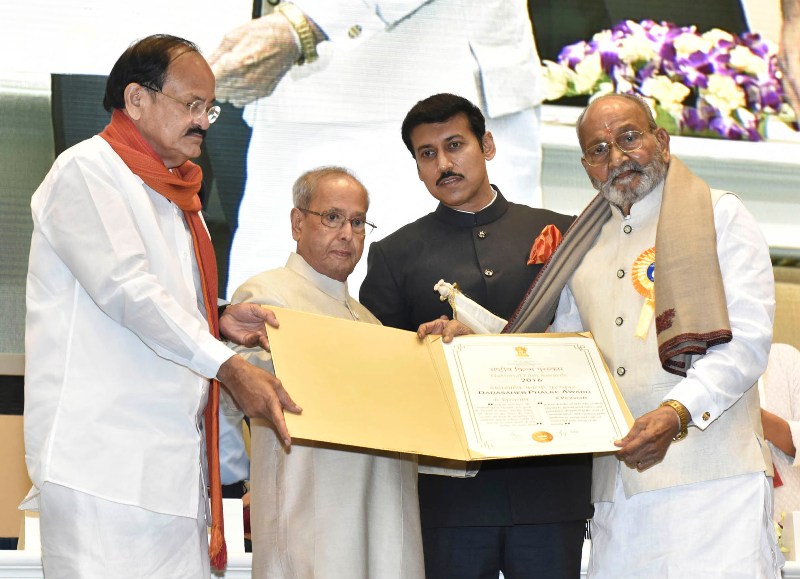 The President, Shri Pranab Mukherjee presenting the Dada Saheb Phalke Award to the Director Shri K. Vishwanath, at the 64th National Film Awards Function, in New Delhi on May 03, 2017. 