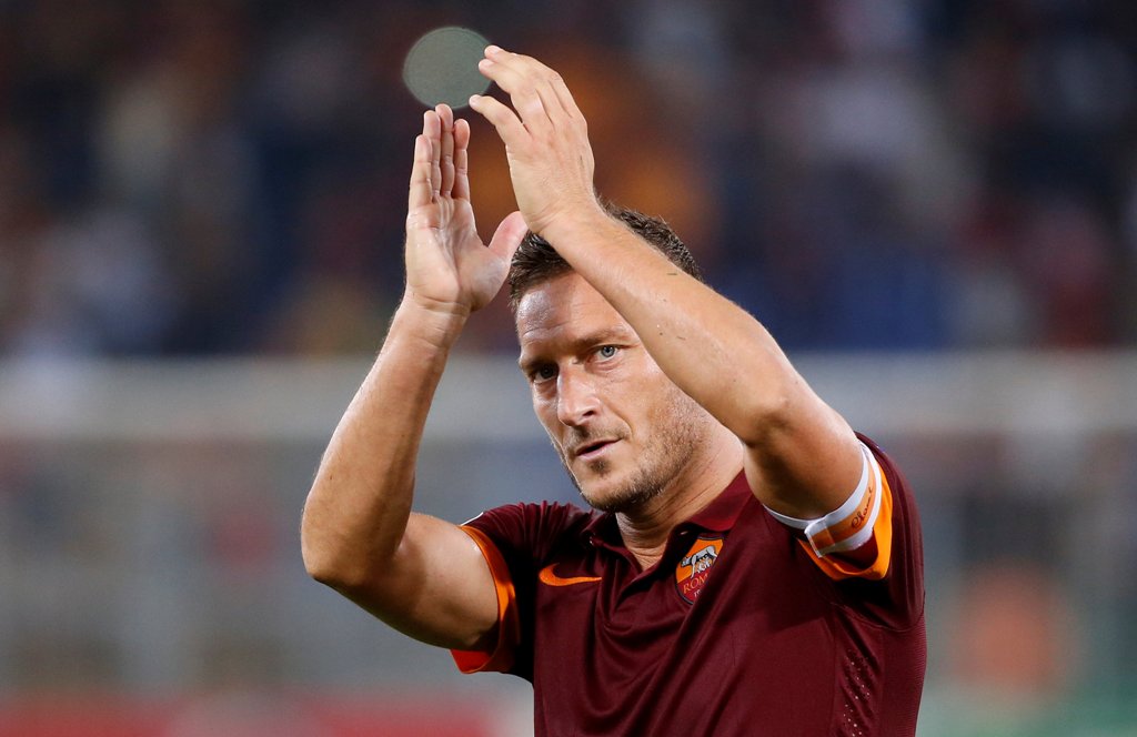 FILE PHOTO AS Roma's Francesco Totti claps at the end of their Champions League Group E soccer match against CSKA Moskow at the Olympic Stadium in Rome September 17, 2014. AS Roma won 5-1. REUTERS/Alessandro Bianchi/File Photo
