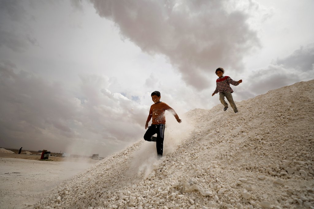Internally displaced Syrian children who fled Raqqa city, play inside a camp in Ain Issa, Raqqa Governorate, Syria May 2, 2017. REUTERS/Rodi Said 