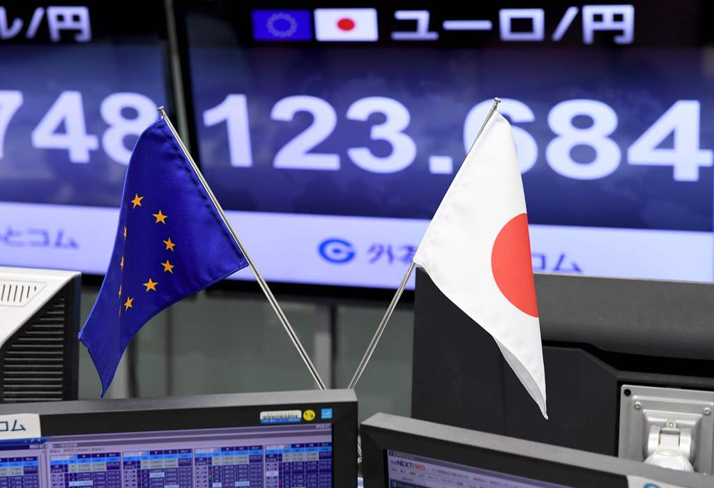 The Euro/Yen rate is on display at the Tokyo foreign currency market in Tokyo on May 8, 2017. AFP / Toshifumi KITAMURA