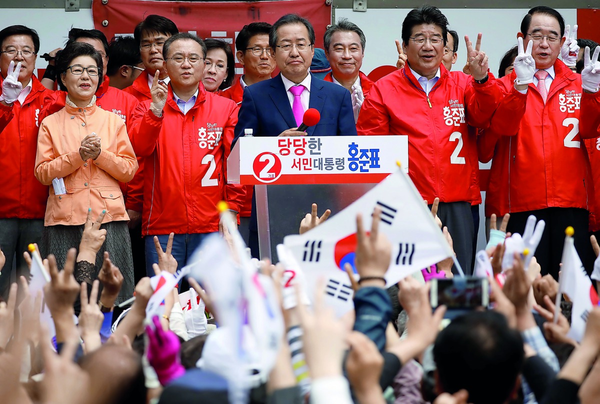 Hong Joon-pyo, the presidential candidate of the Liberty Korea Party during his election campaign rally in Daegu, yesterday. 