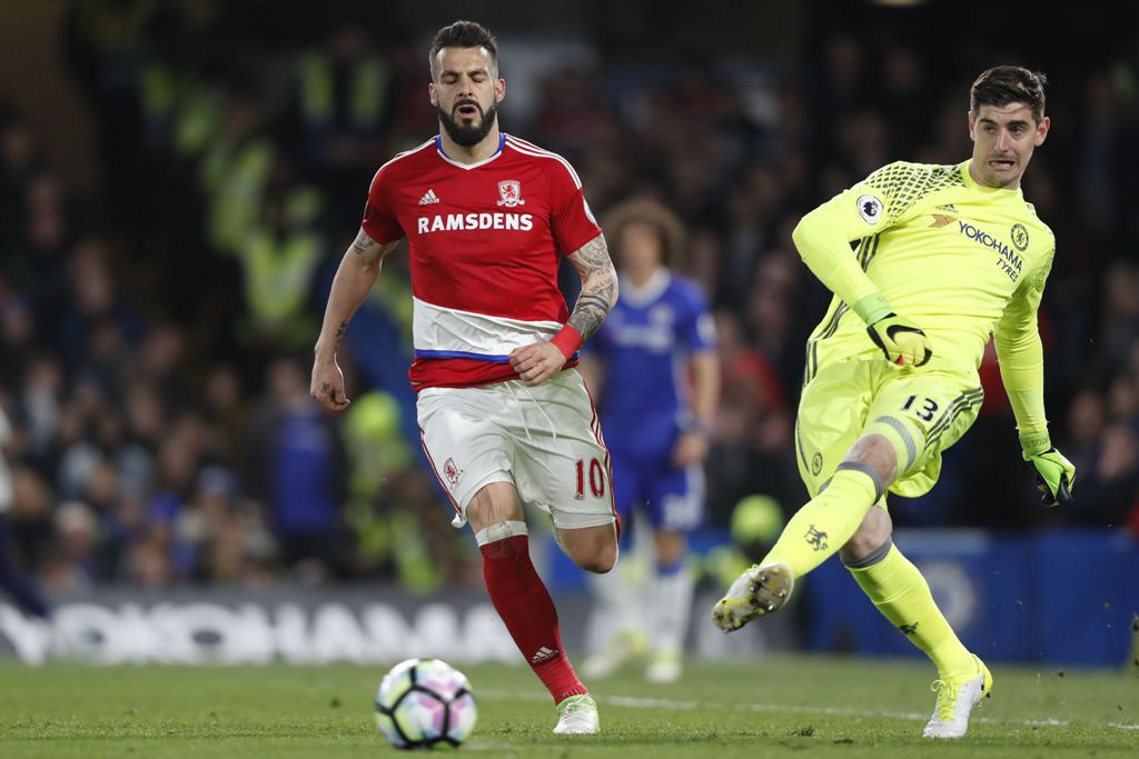 Chelsea's Belgian goalkeeper Thibaut Courtois (R) passes the ball by Middlesbrough's Spanish striker Alvaro Negredo during the English Premier League football match between Chelsea and Middlesbrough at Stamford Bridge in London on May 8, 2017.   AFP / Adr