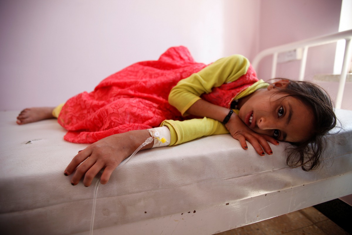 FILE PHOTO: A girl lies on a bed at a hospital where she is receiving treatment for cholera in Sanaa, Yemen, October 11, 2016 (REUTERS / Khaled Abdull) 