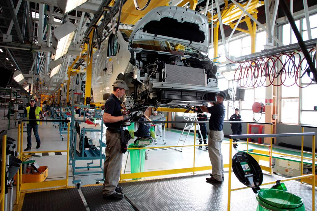 (FILES) This file photo taken on September 30, 2014 shows employees work on the new production plant of the French Renault car maker in Sandouville, northern France.   AFP / CHARLY TRIBALLEAU
