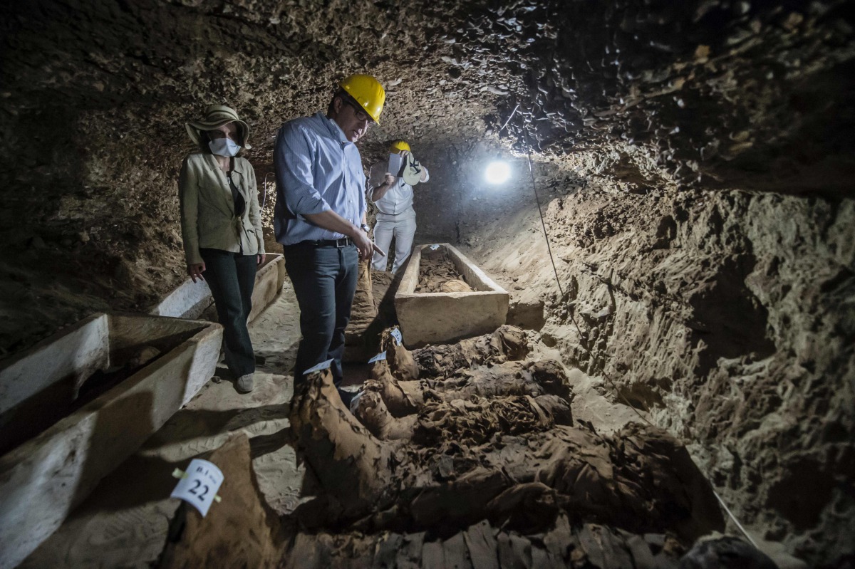 Egyptian Antiquities Minister Khaled el-Enany (C) speaks to the media on May 13, 2017, in front of mummies following their discovery in catacombs in the Touna el-Gabal district of the Minya province, in central Egypt. (AFP / KHALED DESOUKI)