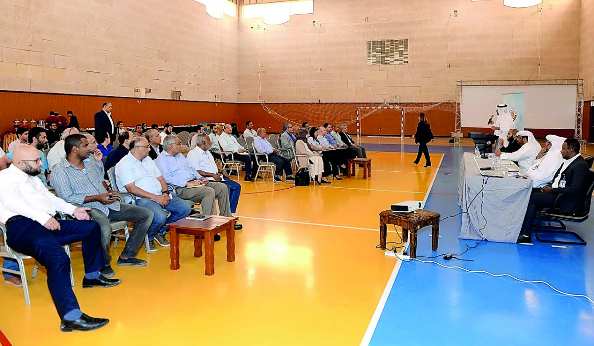 The meeting discussing building permit requirements and building completion certificates, yesterday. The meeting was attended by Mubarak Matar Al Kuwari, Al Daayen Municipality Director; Saad Al Muraikhi, Technical Affairs Department Director and Nasser A